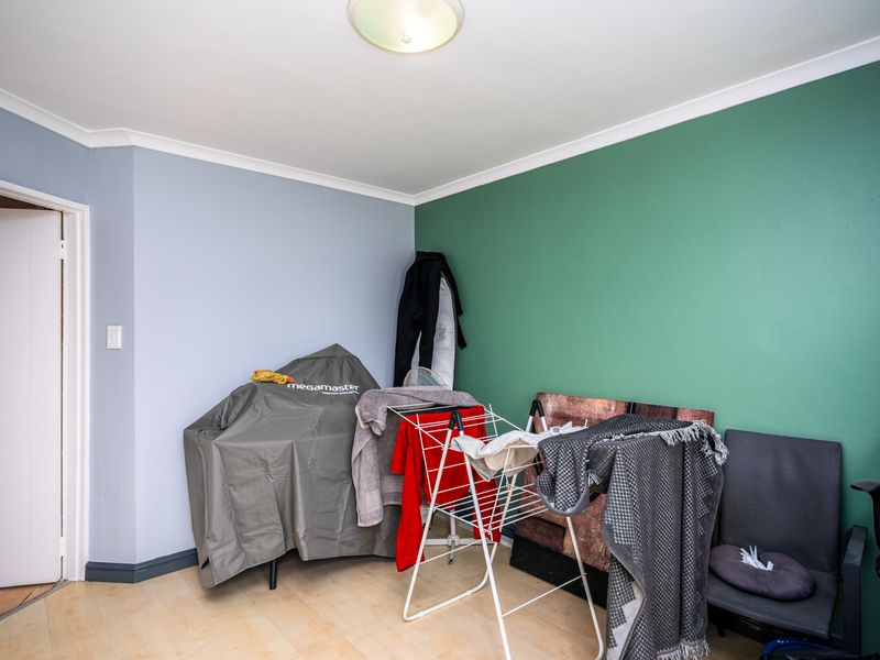 3 BEDROOM TRIPPLE STOREY WITH A PRIVATE GARDEN - Photo 5