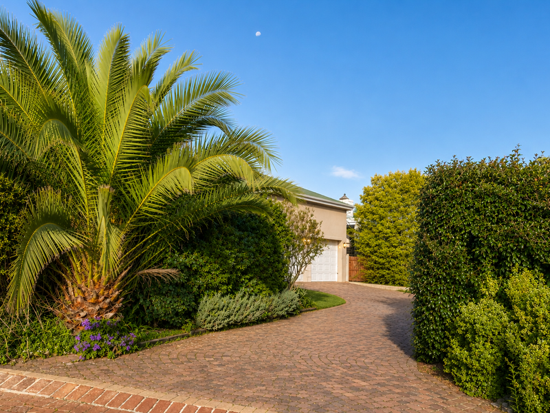 3 Bedroom Home To Rent in Rosecombe Estate, Somerset West - Photo 2