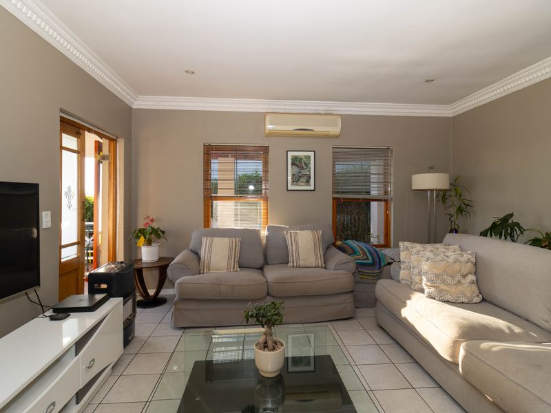 3 Bedroom Home To Rent in Rosecombe Estate, Somerset West - Photo 10