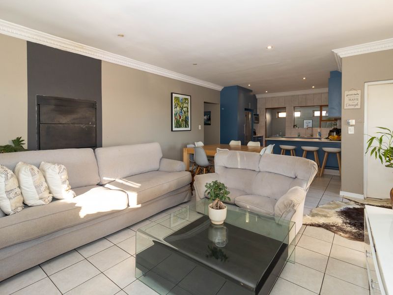 3 Bedroom Home To Rent in Rosecombe Estate, Somerset West - Photo 9