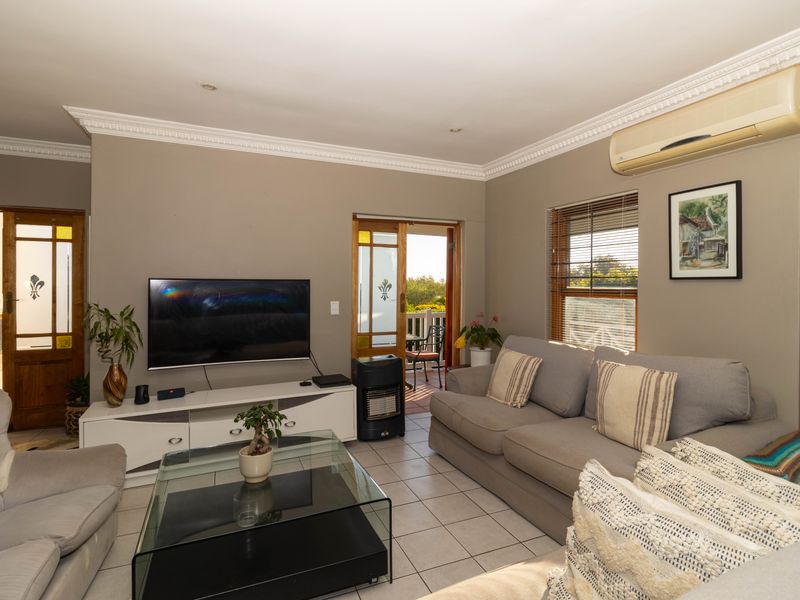 3 Bedroom Home To Rent in Rosecombe Estate, Somerset West - Photo 8