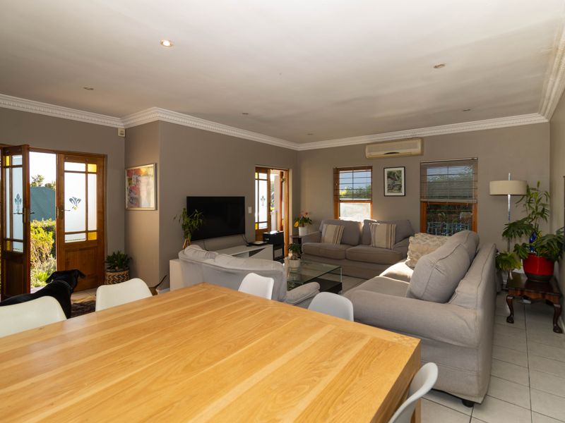 3 Bedroom Home To Rent in Rosecombe Estate, Somerset West - Photo 7