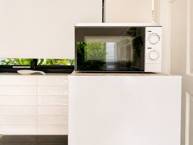 modern fully furnished 1 bedroom apartment in seapoint - Photo 3