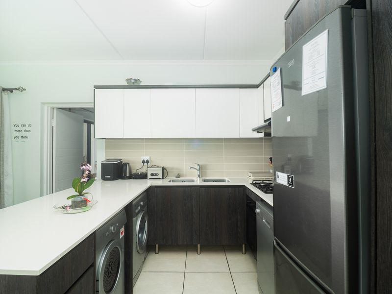 Luxury North-Facing Apartment for Sale- ( AirBnB Friendly )  | Sandown Lifestyle Estate - Photo 2