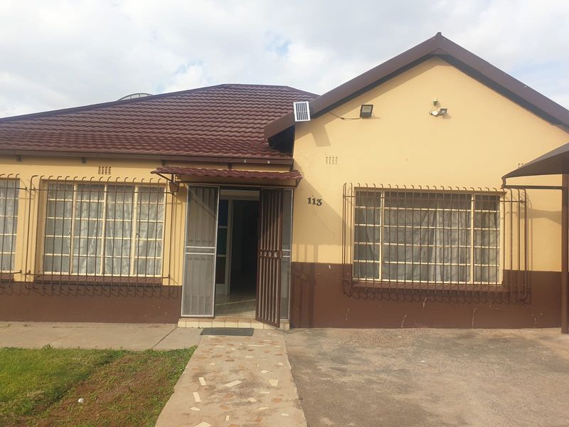 3 Bedroom House For Sale in Springs Central - Photo 1