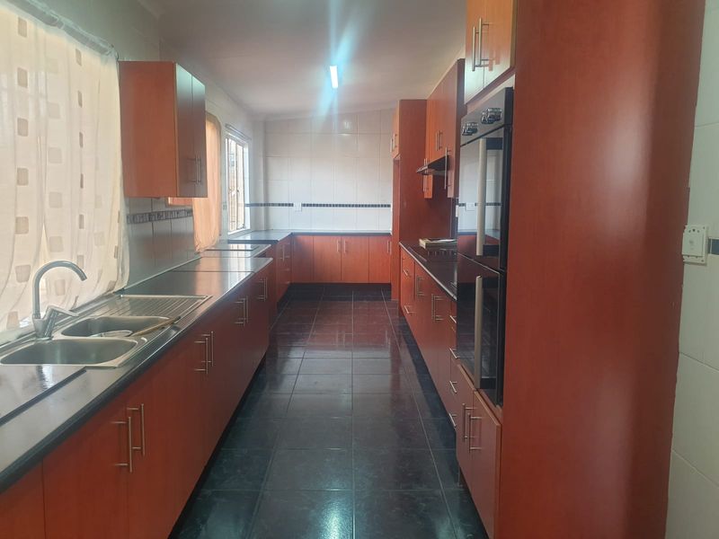 3 Bedroom House For Sale in Springs Central - Photo 7