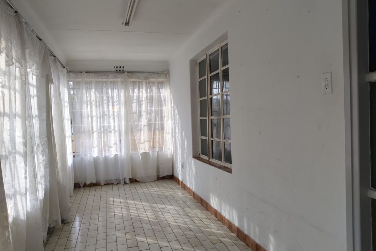 3 Bedroom House For Sale in Springs Central - Photo 3