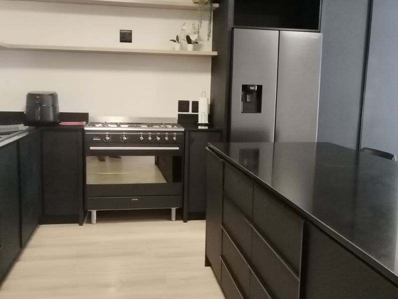 immaculate cosy fully furnished apartment - Photo 9