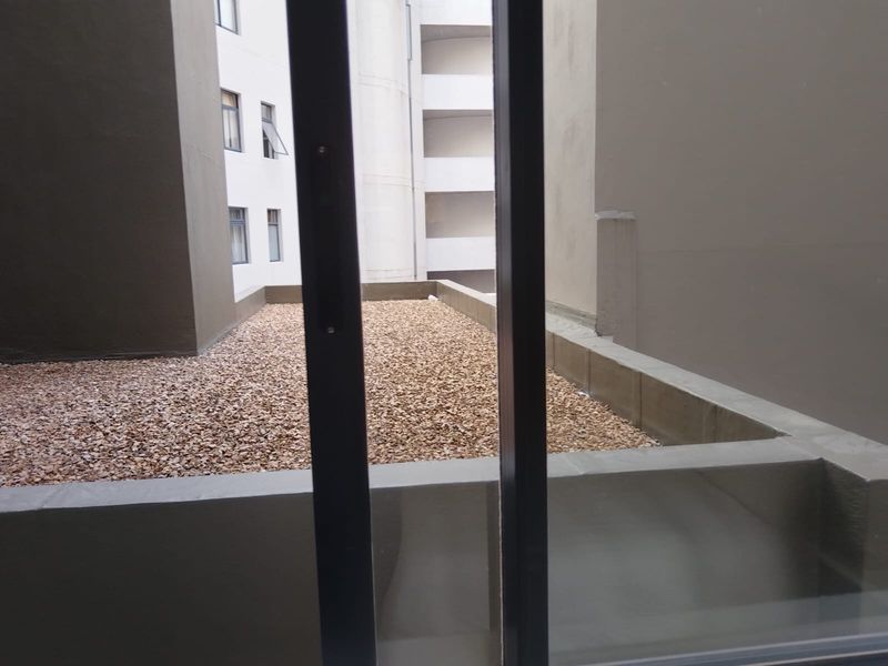 immaculate cosy fully furnished apartment - Photo 8