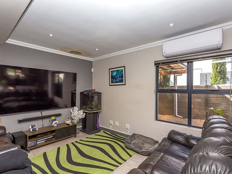 4 bedroom Family home For Sale in Parklands North - Photo 8
