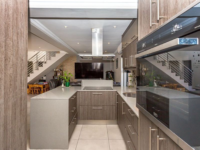 4 bedroom Family home For Sale in Parklands North - Photo 7