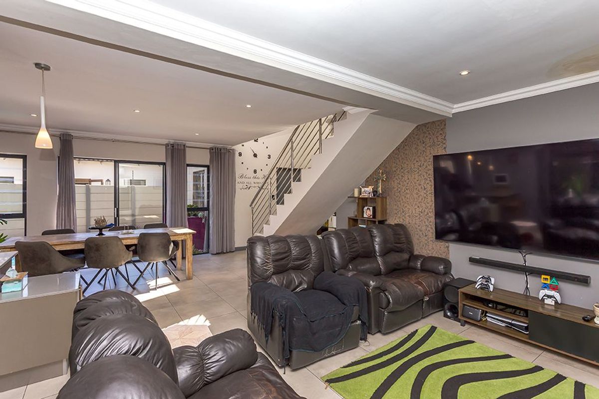 4 bedroom Family home For Sale in Parklands North - Photo 3