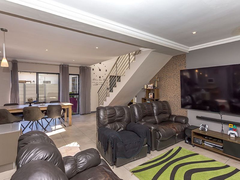 4 bedroom Family home For Sale in Parklands North - Photo 3