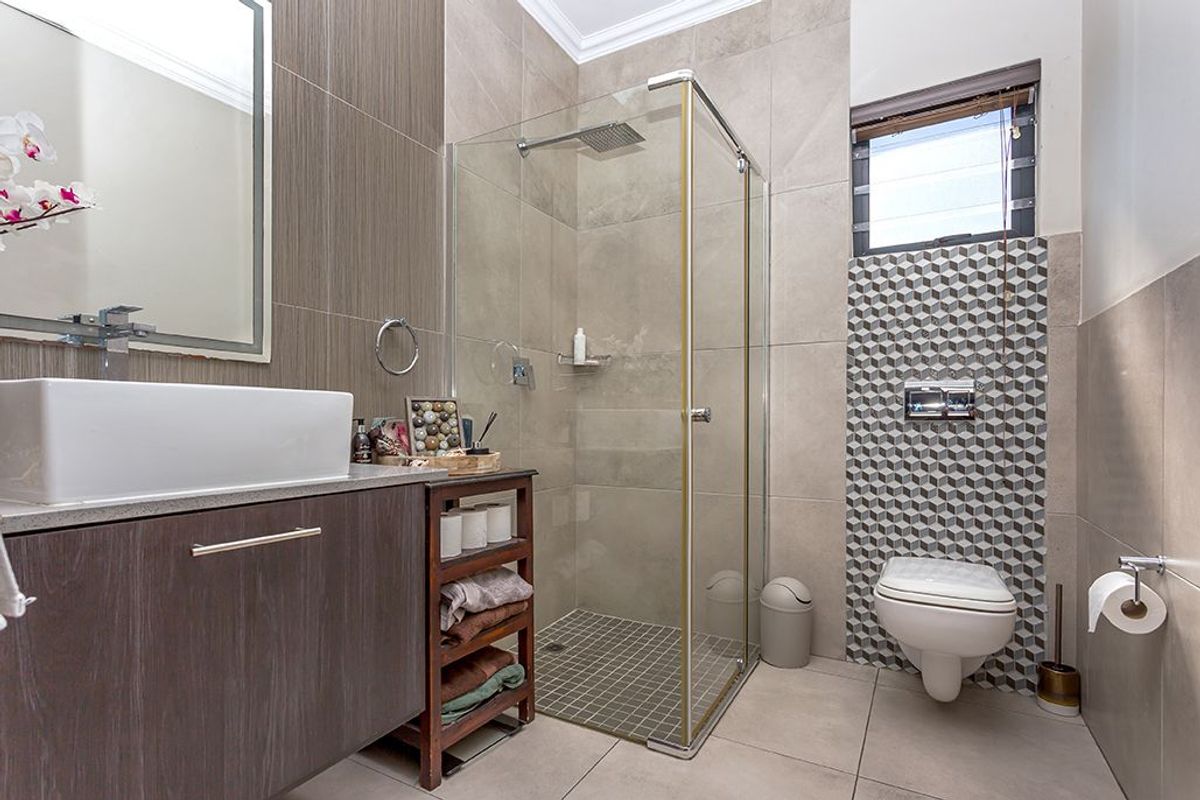 4 bedroom Family home For Sale in Parklands North - Photo 4