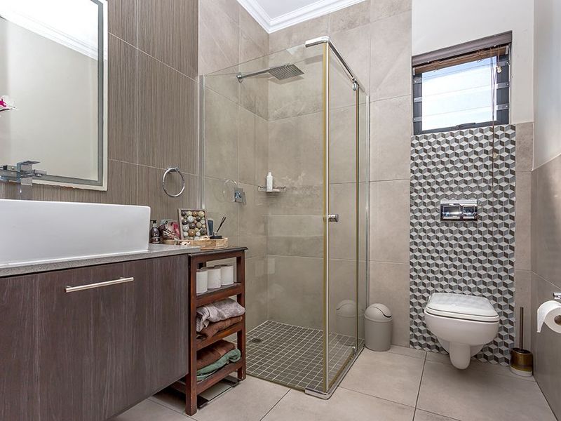 4 bedroom Family home For Sale in Parklands North - Photo 4