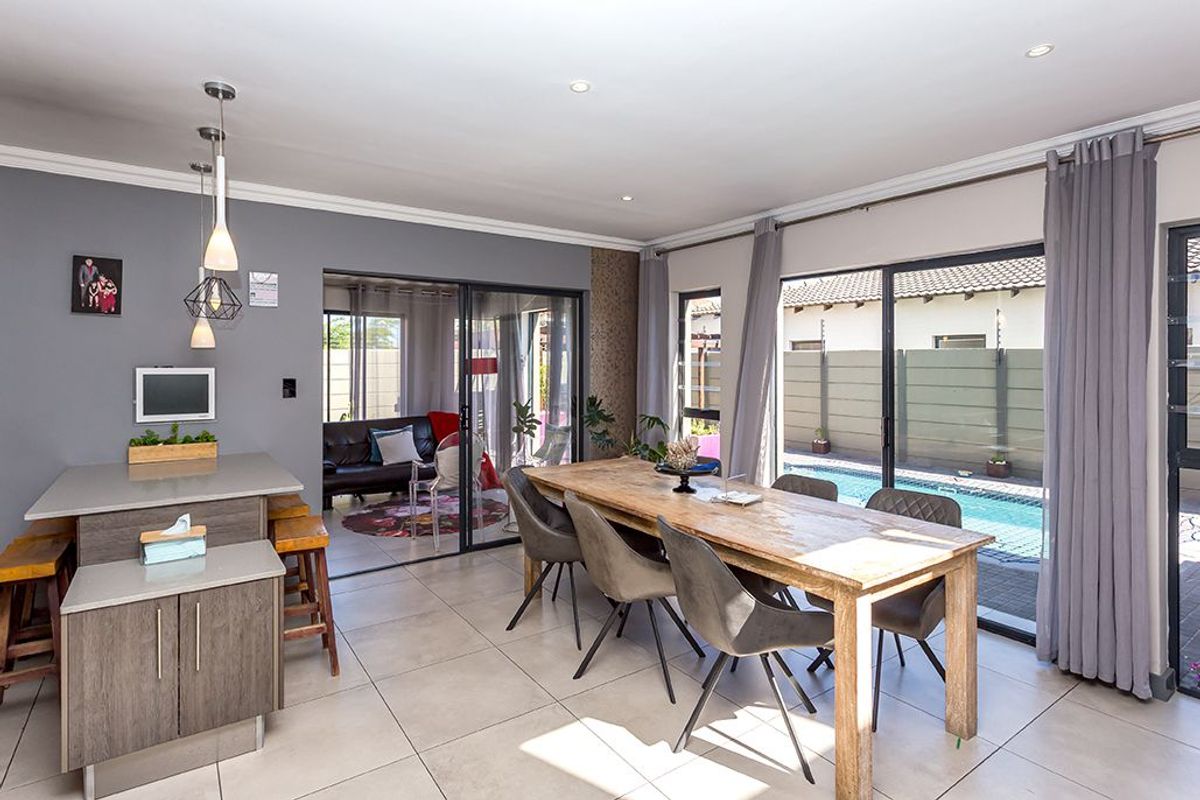 4 bedroom Family home For Sale in Parklands North - Photo 2