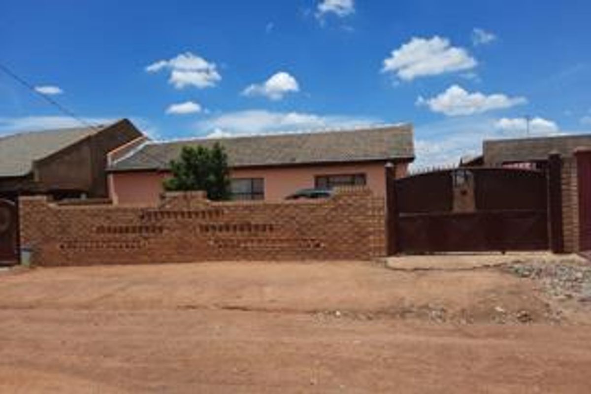 House For Sale In Soshanguve - Photo 2