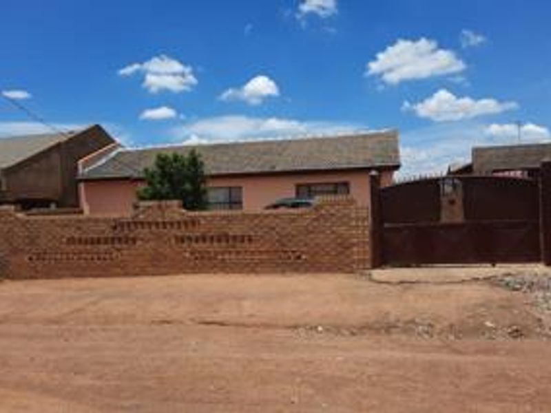 House For Sale In Soshanguve - Photo 2