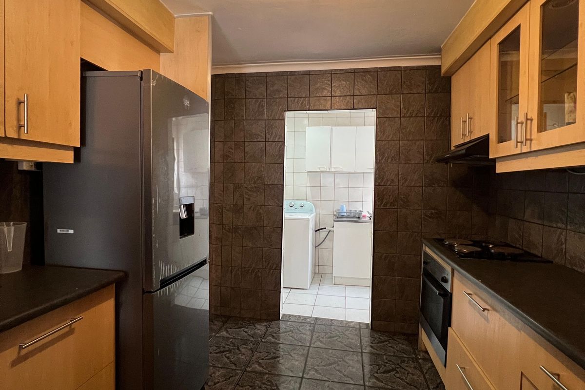 Very Spacious  3 Bedroom House To Let in  Summer Greens Available Immediately - Photo 2