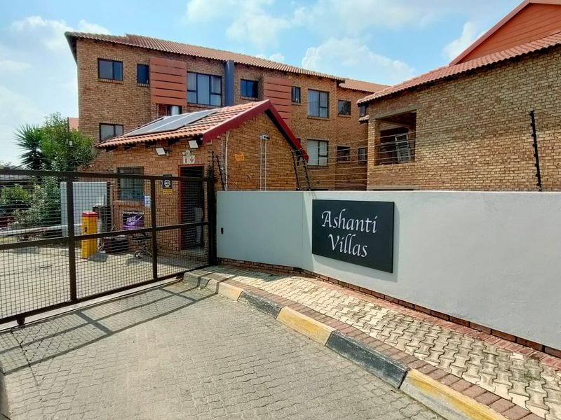 Safe and Secure 1st-Floor Apartment Perfect for Family Living! - Photo 1