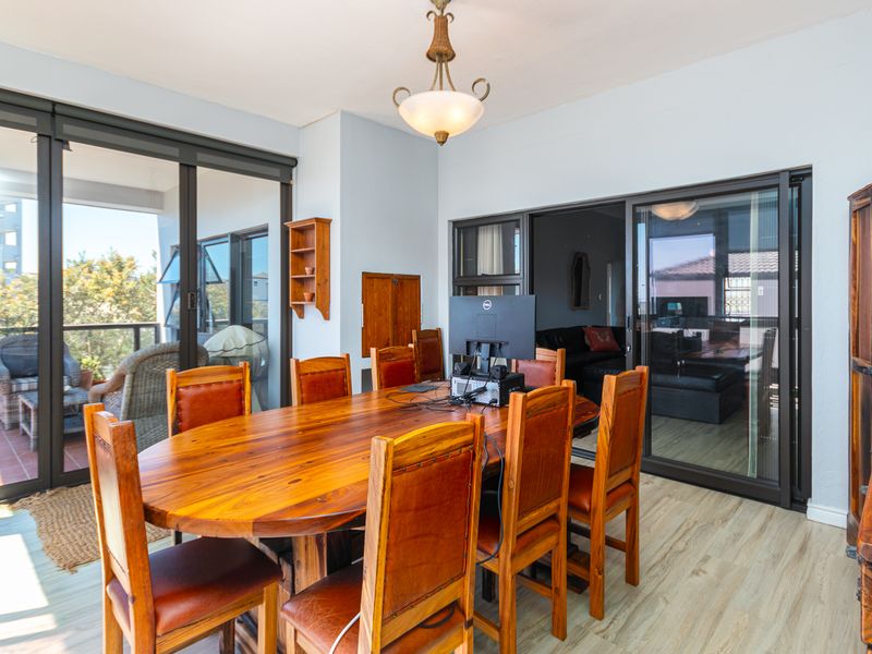 Stylish, fully furnished coastal apartment offering modern living and entertaining - Photo 9