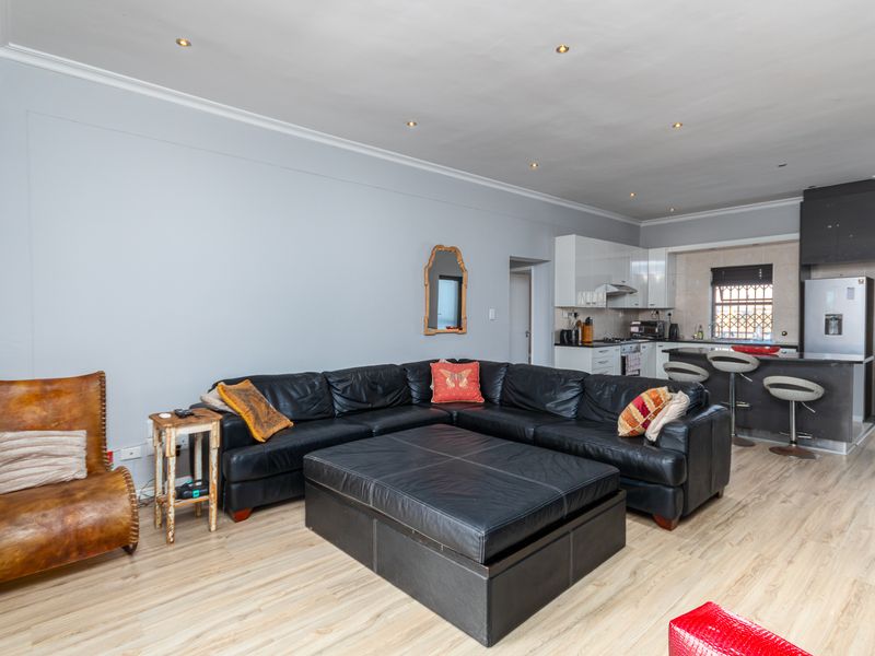 Stylish, fully furnished coastal apartment offering modern living and entertaining - Photo 6