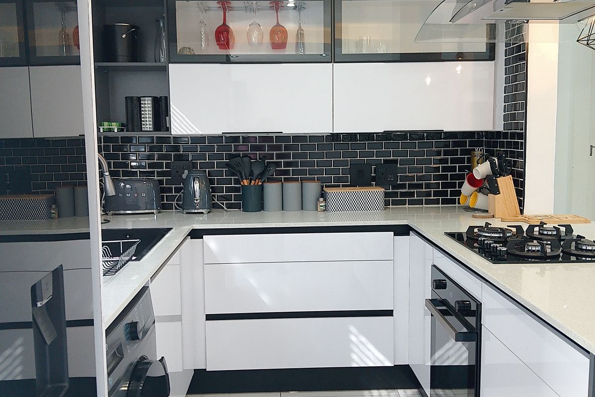 Newly Renovated with Spectacular Views - Photo 3
