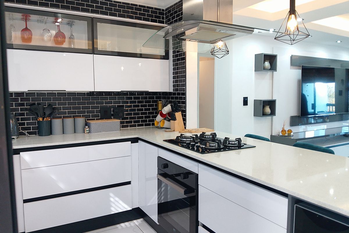 Newly Renovated with Spectacular Views - Photo 5