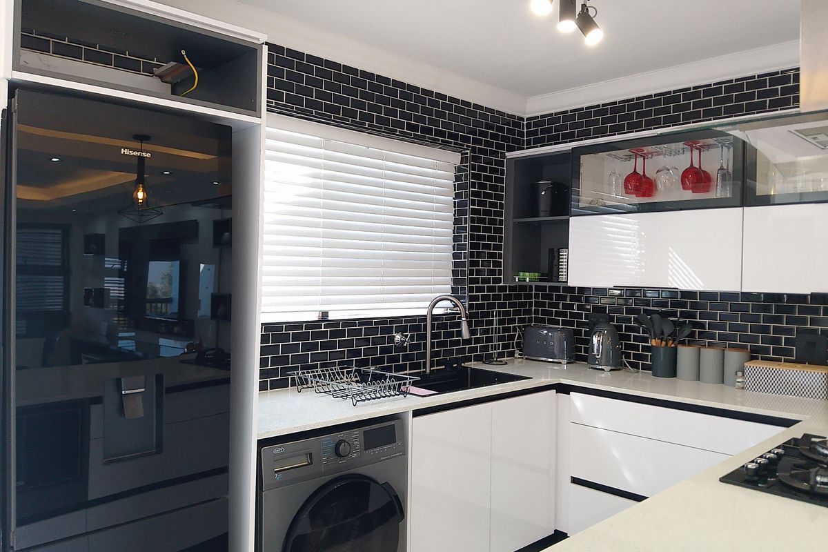 Newly Renovated with Spectacular Views - Photo 4