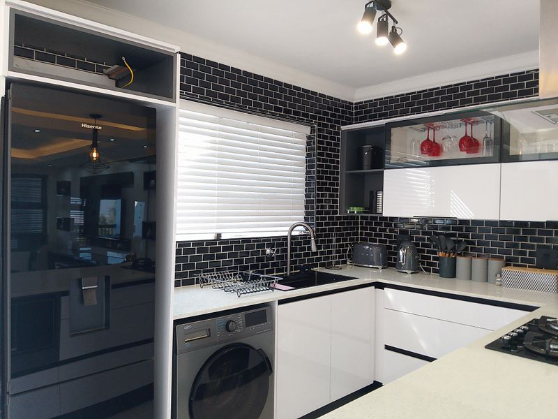 Newly Renovated with Spectacular Views - Photo 4