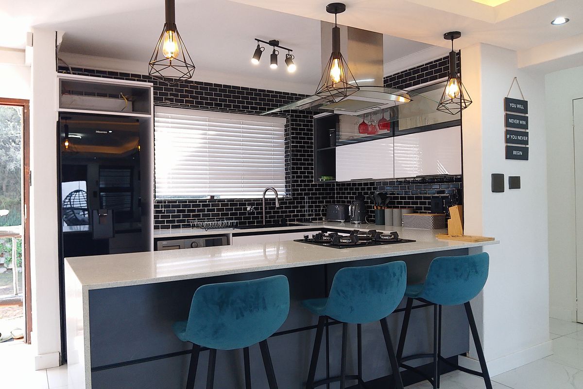 Newly Renovated with Spectacular Views - Photo 2