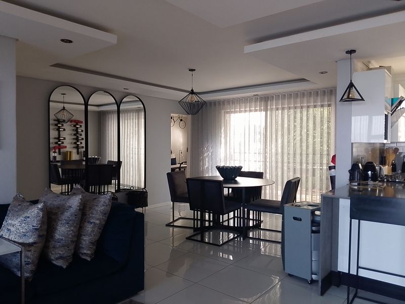 Excusite Entertainers Dream Home - Photo 6