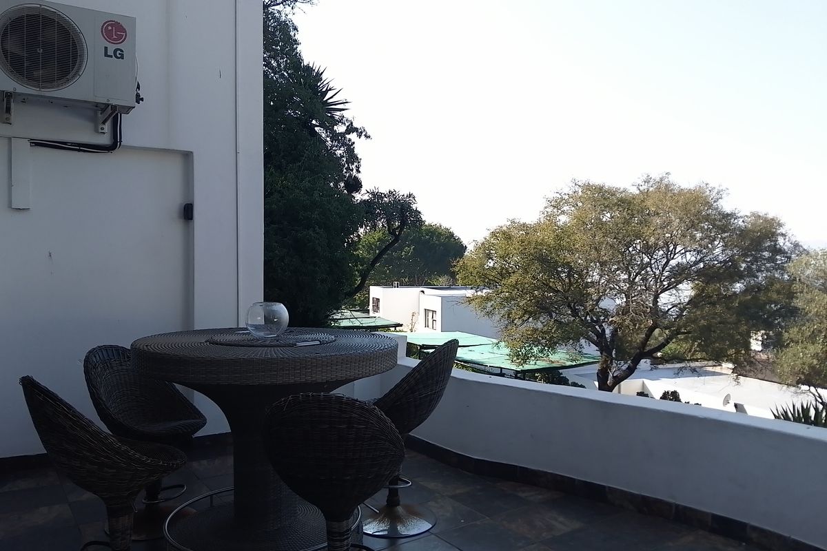 Excusite Entertainers Dream Home - Photo 3