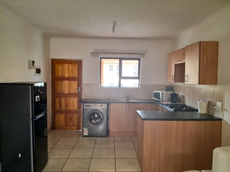 Affordable Family Living in a Secure Complex with Views. - Photo 2