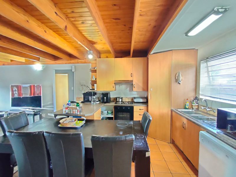 Prime Location Cluster Home with Huge Potential...! - Photo 8
