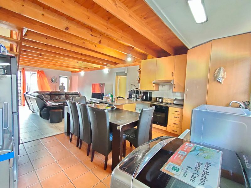Prime Location Cluster Home with Huge Potential...! - Photo 7
