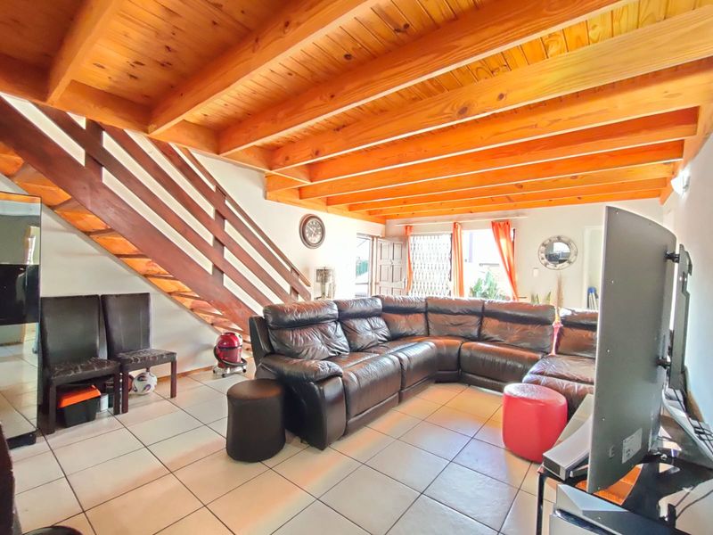 Prime Location Cluster Home with Huge Potential...! - Photo 6