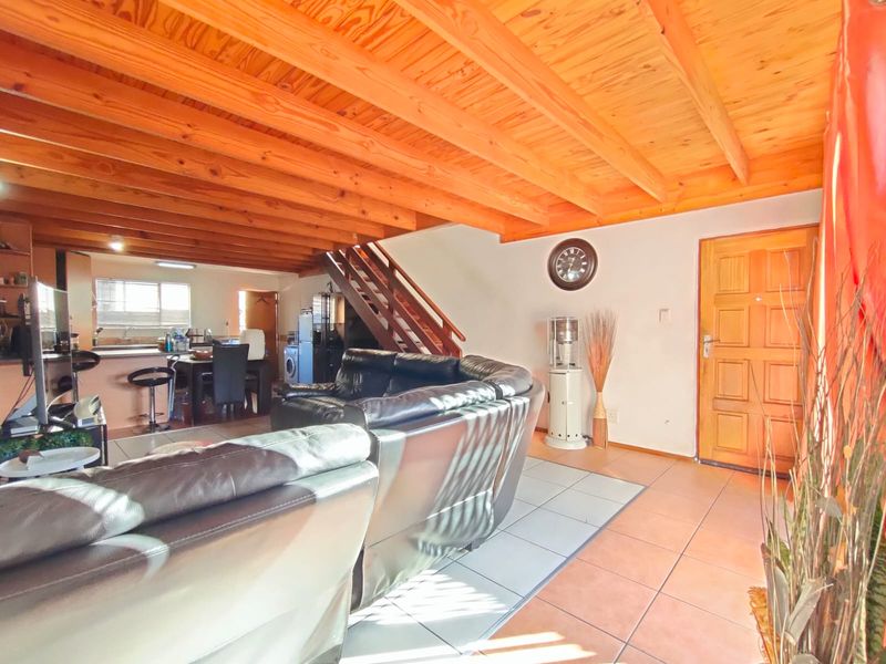 Prime Location Cluster Home with Huge Potential...! - Photo 10