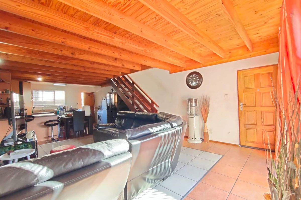 Prime Location Cluster Home with Huge Potential...! - Photo 4