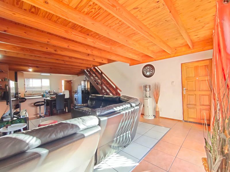 Prime Location Cluster Home with Huge Potential...! - Photo 4