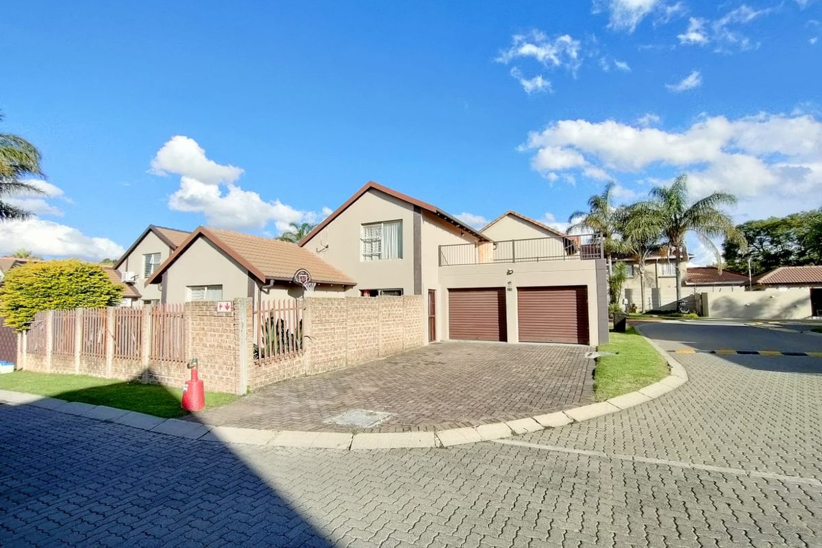 Prime Location Cluster Home with Huge Potential...! - Photo 2