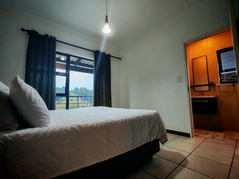 LIGHT AND BRIGHT! 2 BEDROOM APARTMENT - Photo 9