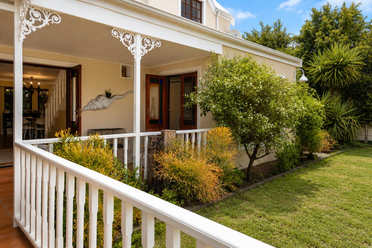 Stunning Cottage-Chic family home in a secure close. - Photo 3