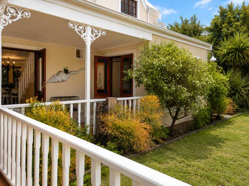Stunning Cottage-Chic family home in a secure close. - Photo 3