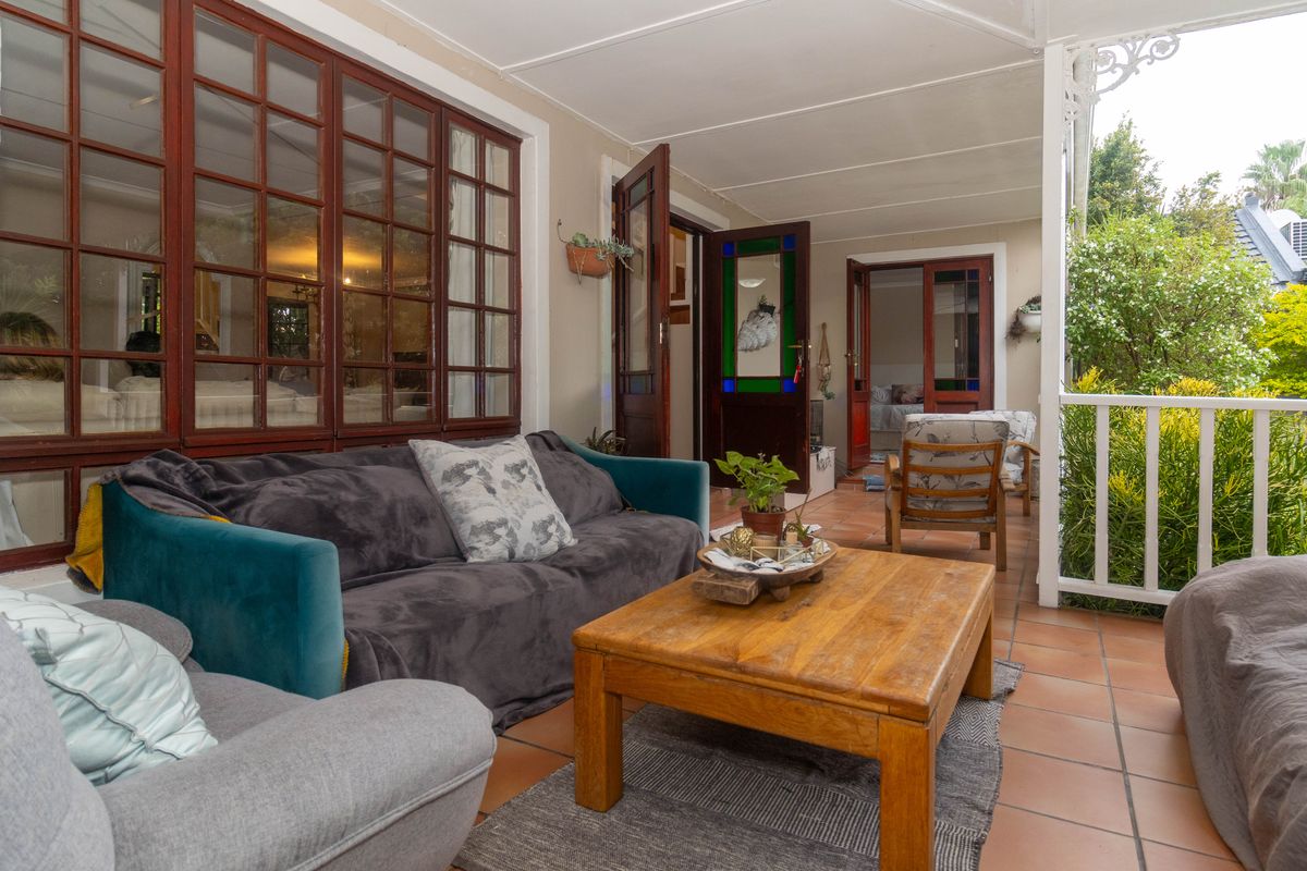 Stunning Cottage-Chic family home in a secure close. - Photo 4