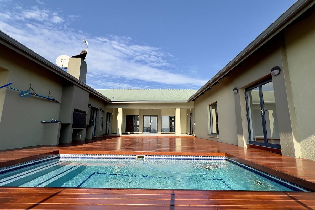 Escape to Off-Grid Luxury: Tranquil Wildlife Estate Living in Aylestone Private Reserve - Photo 3