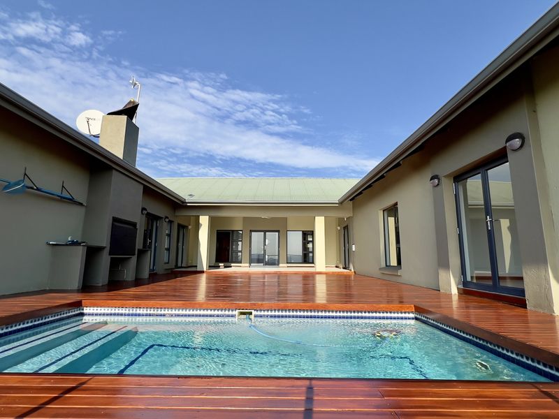 Escape to Off-Grid Luxury: Tranquil Wildlife Estate Living in Aylestone Private Reserve - Photo 3