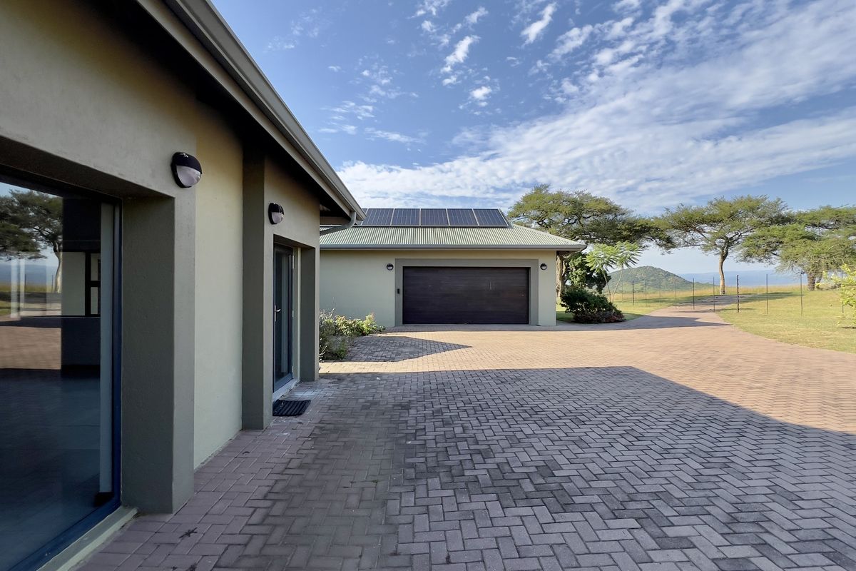 Escape to Off-Grid Luxury: Tranquil Wildlife Estate Living in Aylestone Private Reserve - Photo 4