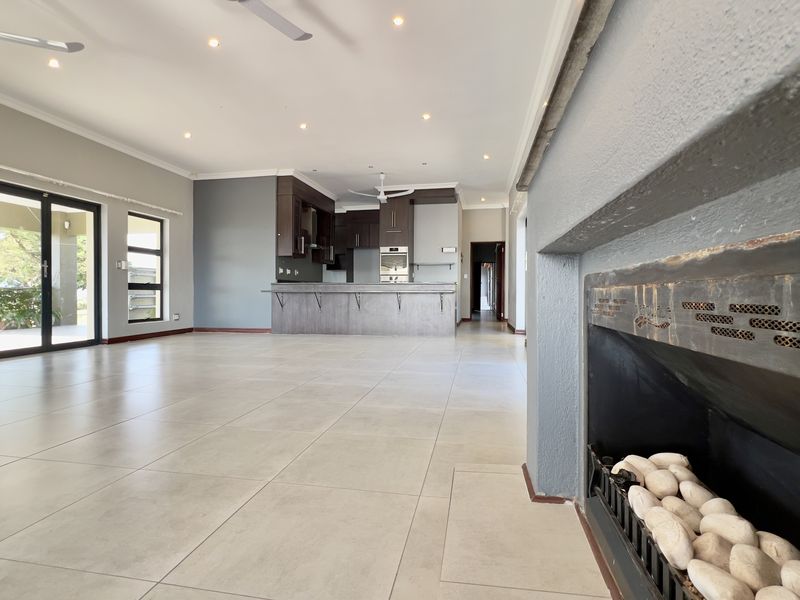 Escape to Off-Grid Luxury: Tranquil Wildlife Estate Living in Aylestone Private Reserve - Photo 10