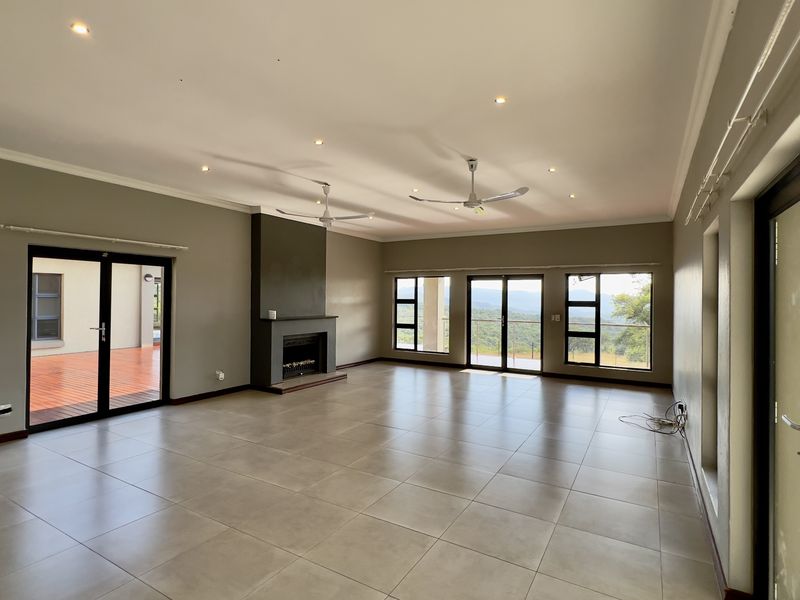 Escape to Off-Grid Luxury: Tranquil Wildlife Estate Living in Aylestone Private Reserve - Photo 9